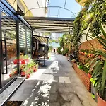 Ξενοδοχείο Livia 3*