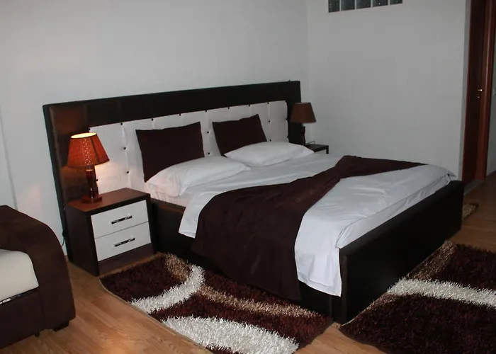 Otel Livia Tiran